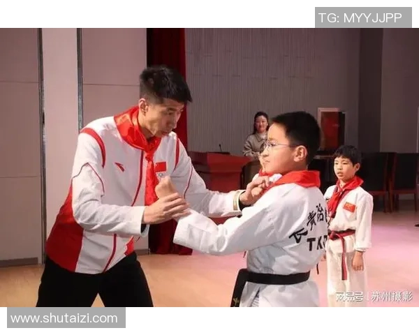 南京篮球队的奋斗历程与冠军赛背后的成长故事