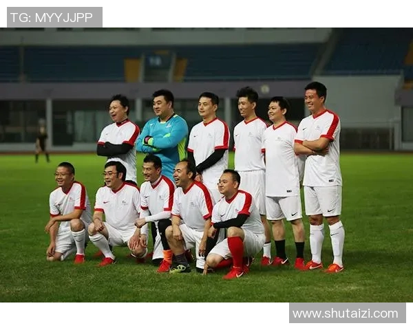 日本足球明星的音乐之旅:从绿茵场到歌唱舞台的精彩瞬间